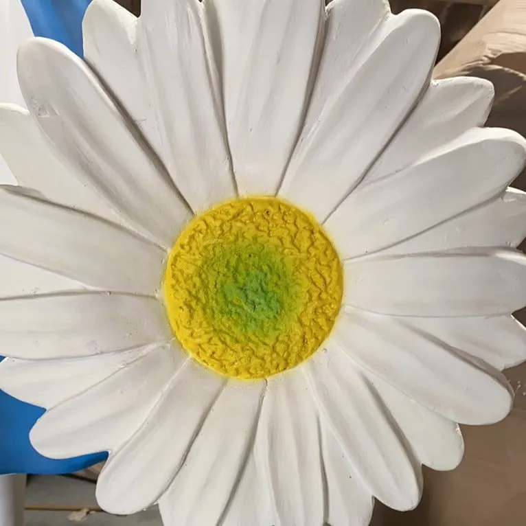 Small White Daisy In Pot Flower Statue